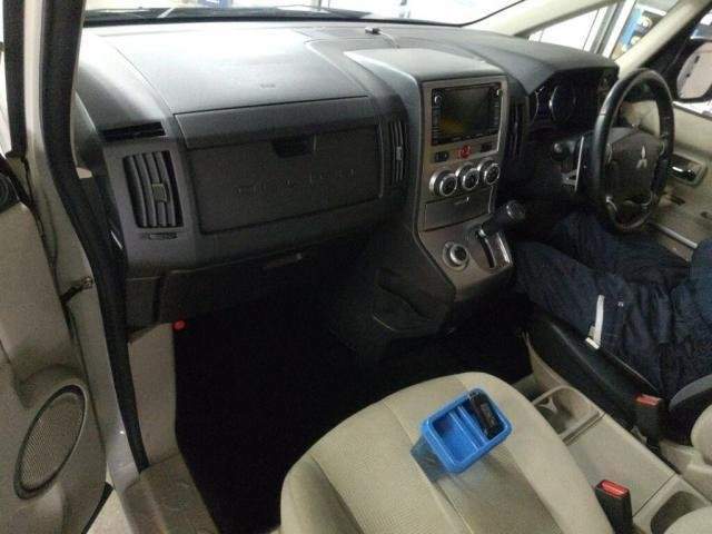 Ref:AUX-20379140 MITSUBISHI DELICA D:5 2013 - Image 3
