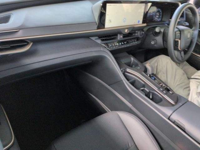 Ref:AUX-20402395 TOYOTA CROWN CROSSOVER 2023 - Image 3