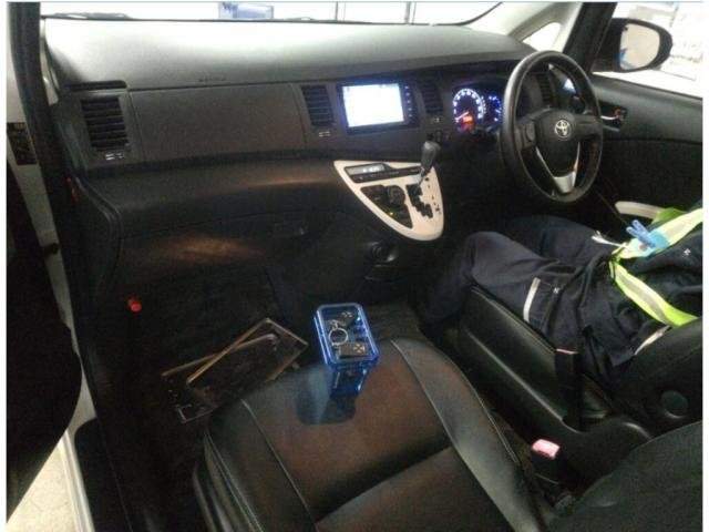 Ref:AUX-20456040 TOYOTA ISIS 2016 - Image 3