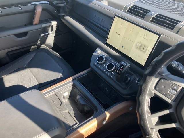 Ref:AUX-20473220 LAND ROVER DEFENDER 2024 - Image 17