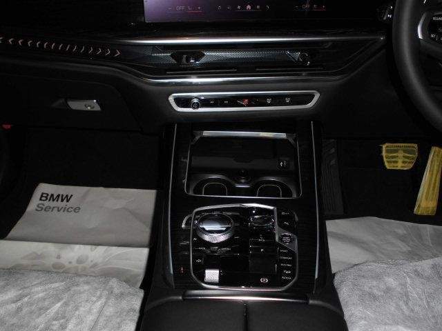 Ref:AUX-20507103 BMW X7 2025 - Image 16