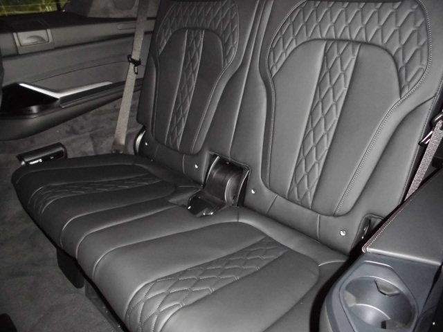 Ref:AUX-20507103 BMW X7 2025 - Image 5