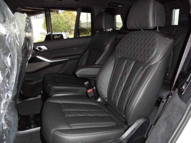 Ref:AUX-20507103 BMW X7 2025 - Image 7
