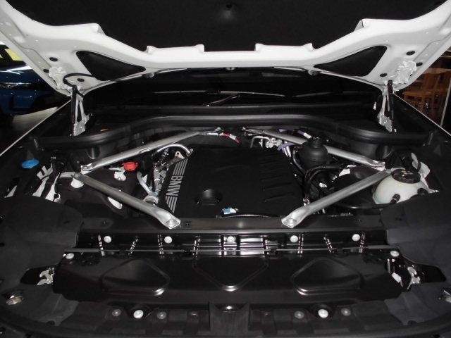 Ref:AUX-20507103 BMW X7 2025 - Image 8