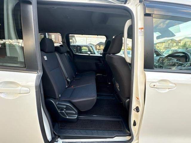 Ref:AUX-20602619 TOYOTA NOAH 2016 - Image 12