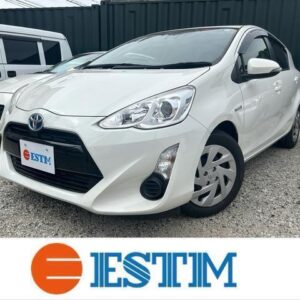 2016 Toyota Aqua white hybrid used car Japan export
