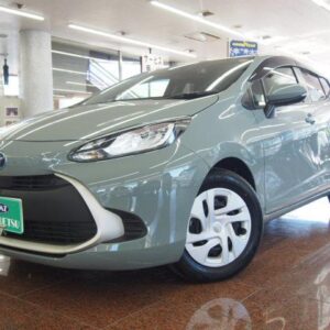 2022 Toyota Aqua green hybrid used car Japan export