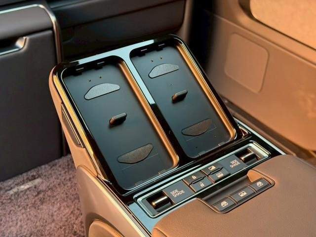 Ref:AUX-20820396 LEXUS LM 2024 - Image 20