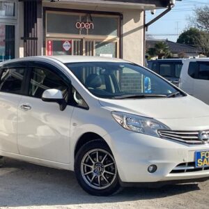 2014 Nissan Note pearl gasoline used car Japan export