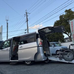 2020 Nissan Serena silver gasoline used car Japan export