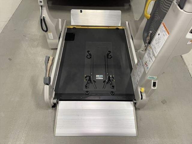 Ref:AUX-20940695 TOYOTA HIACE COMMUTER 2017 - Image 6