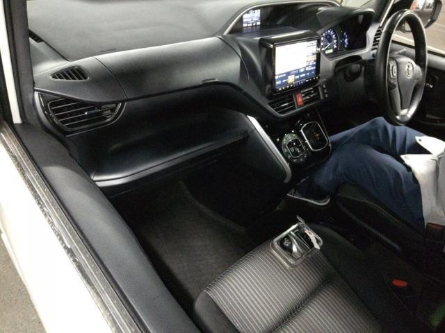 Ref:AUX-20940917 TOYOTA VOXY 2019 - Image 3