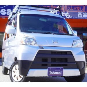 2018 Daihatsu Hijet Cargo silver gasoline used car Japan export