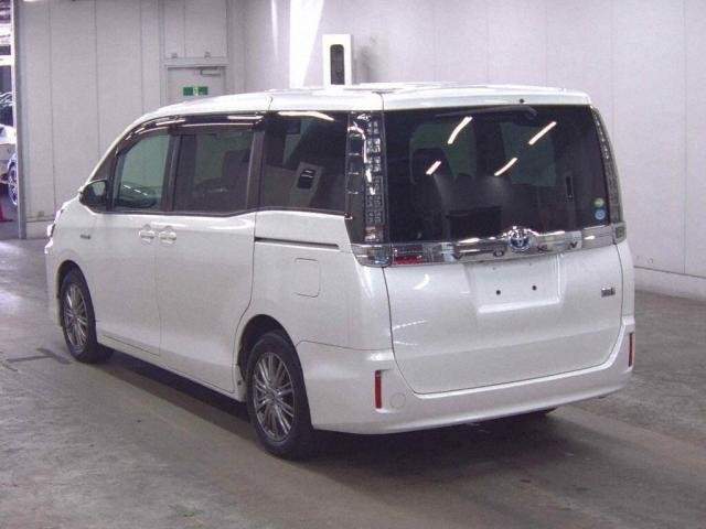 Ref:AUX-20990813 TOYOTA VOXY 2016 - Image 2