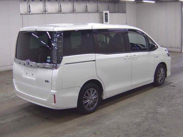 Ref:AUX-20990813 TOYOTA VOXY 2016 - Image 6