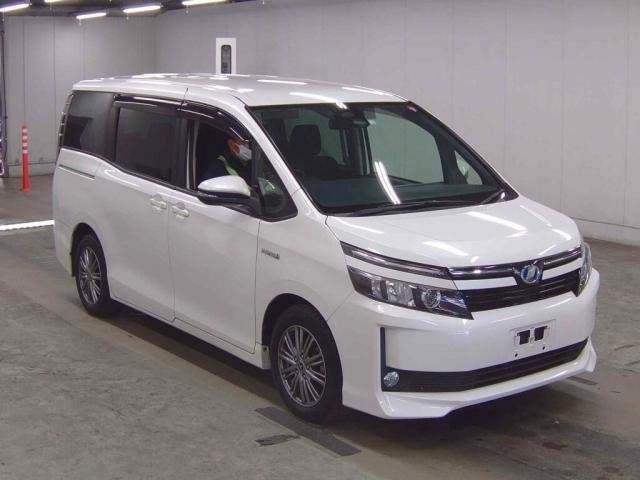 Ref:AUX-20990813 TOYOTA VOXY 2016