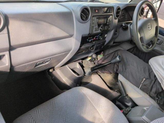 Ref:AUX-20992863 TOYOTA LAND CRUISER 70 2014 - Image 3