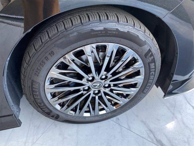 Ref:AUX-21056635 LEXUS LM 2024 - Image 19