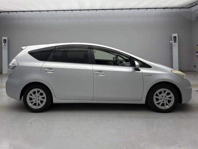 Ref:AUX-21073516 TOYOTA PRIUS ALPHA 2012 - Image 11