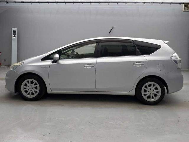 Ref:AUX-21073516 TOYOTA PRIUS ALPHA 2012 - Image 10