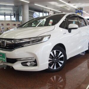 2018 Honda Shuttle pearl hybrid used car Japan export