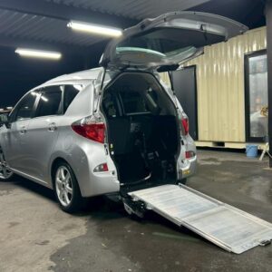 2014 Toyota Ractis silver gasoline used car Japan export