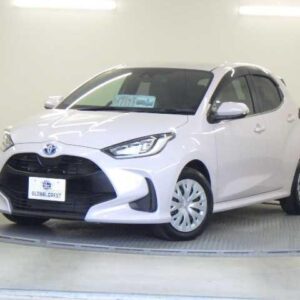2023 Toyota Yaris pink hybrid used car Japan export