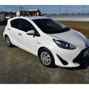2017 Toyota Aqua pearl hybrid used car Japan export