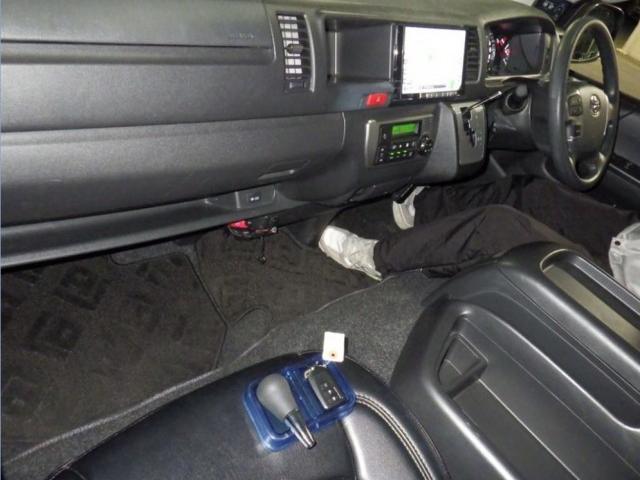 Ref:AUX-21223247 TOYOTA HIACE COMMUTER 2019 - Image 4