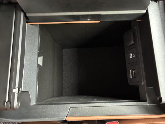 Ref:AUX-21237428 TOYOTA VELLFIRE HYBRID 2024 - Image 12