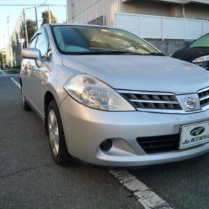 2010 Nissan Tiida silver gasoline used car Japan export