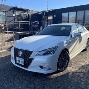2013 Toyota Crown Hybrid pearl hybrid used car Japan export