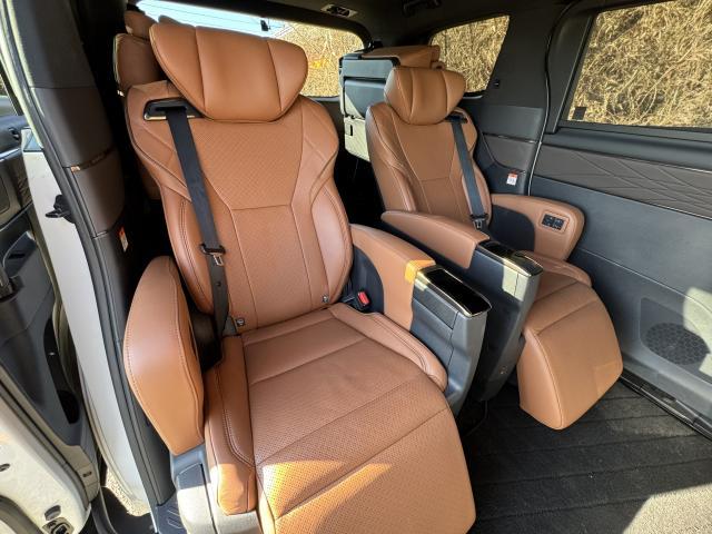 Ref:AUX-21469832 TOYOTA VELLFIRE HYBRID 2023 - Image 8