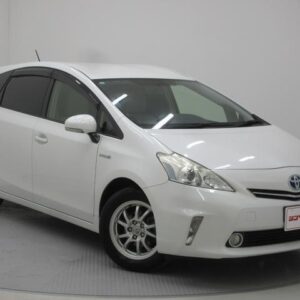 2014 Toyota Prius Alpha pearl hybrid used car Japan export