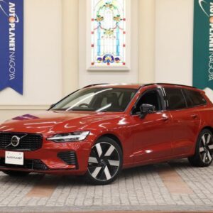 2024 Volvo V60 red hybrid used car Japan export