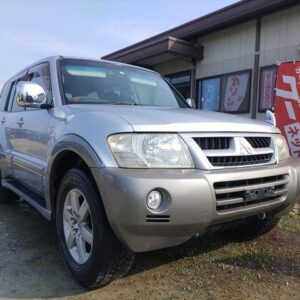 2005 Mitsubishi Pajero silver gasoline used car Japan export