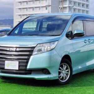 2015 Toyota Noah green gasoline used car Japan export