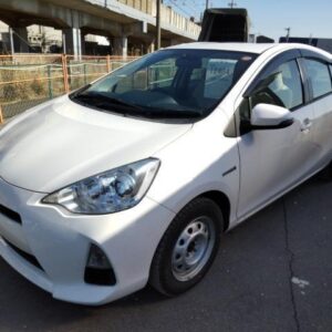 2013 Toyota Aqua white hybrid used car Japan export