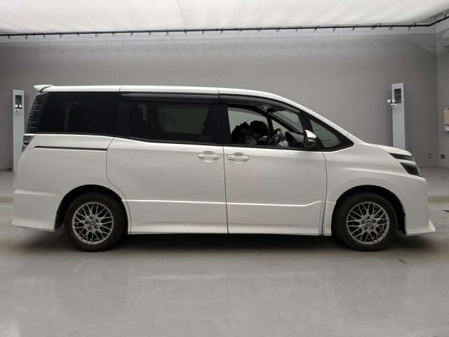 Ref:AUX-22274578 TOYOTA VOXY 2021 - Image 4