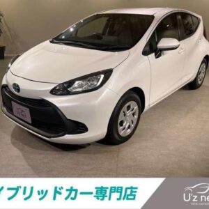2022 Toyota Aqua pearl hybrid used car Japan export