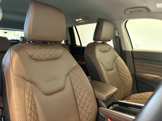 Ref:AUX-22622037 CHRYSLER JEEP JEEP COMMANDER 2025 4 Ref:AUX-22622037 CHRYSLER JEEP JEEP COMMANDER 2025 - Image 4