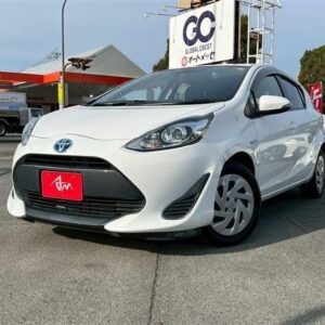 2018 Toyota Aqua white gasoline used car Japan export