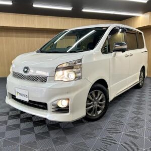 2013 Toyota Voxy white gasoline used car Japan export