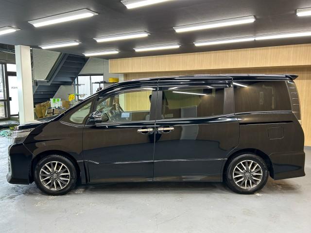 Ref:AUX-22681571 TOYOTA VOXY 2017 3 Ref:AUX-22681571 TOYOTA VOXY 2017 - Image 3