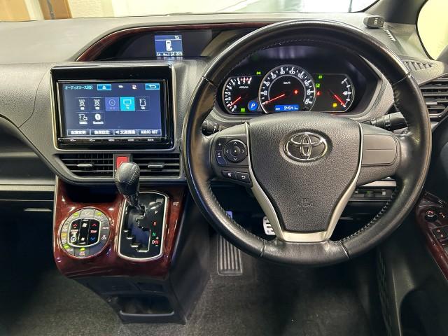 Ref:AUX-22681571 TOYOTA VOXY 2017 8 Ref:AUX-22681571 TOYOTA VOXY 2017 - Image 8