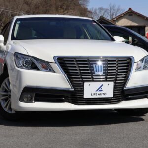 2014 Toyota Crown Hybrid pearl hybrid used car Japan export