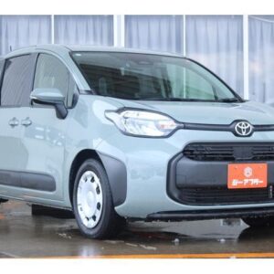 2023 Toyota Sienta green hybrid used car Japan export