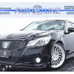 2014 Toyota Crown Hybrid black hybrid used car Japan export