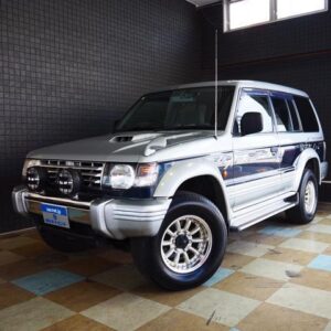 1997 Mitsubishi Pajero silver diesel used car Japan export