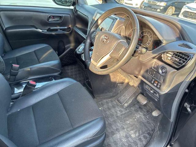 Ref:AUX-22740254 TOYOTA NOAH 2018 6 Ref:AUX-22740254 TOYOTA NOAH 2018 - Image 6